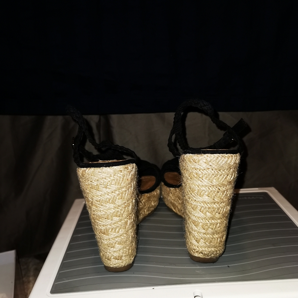 Sandals - Picture 2 of 6